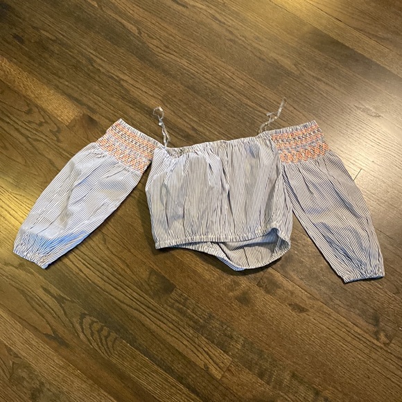 American Eagle Off The Shoulder Top striped Blue White Medium M NWT NEW - Picture 8 of 9